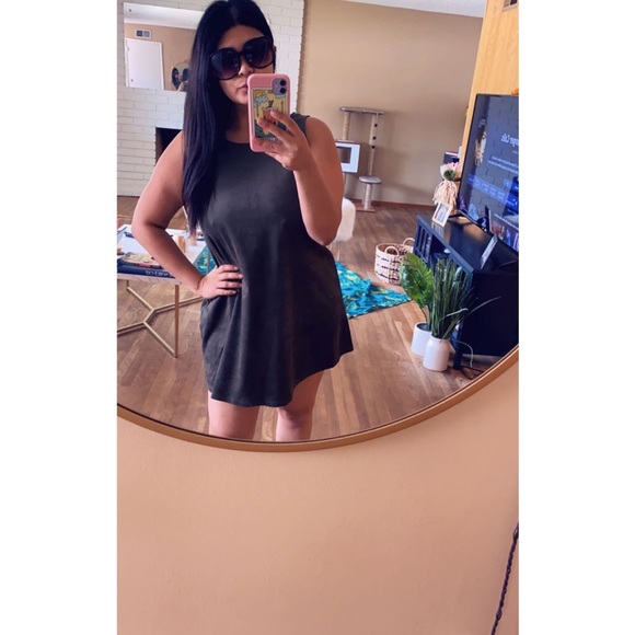 Dress - Picture 3 of 4